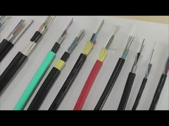 屋外の光ファイバケーブル