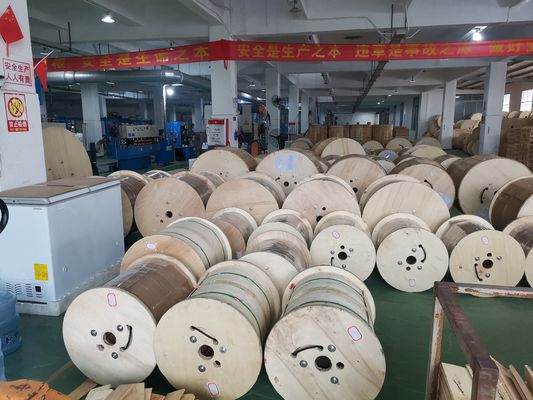 FRPの強さの屋外の光ファイバケーブルADSS 24の中心120mのスパン