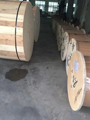 8 12の中心のGyfxtyの屋外の光ファイバケーブルのHDPEの外装