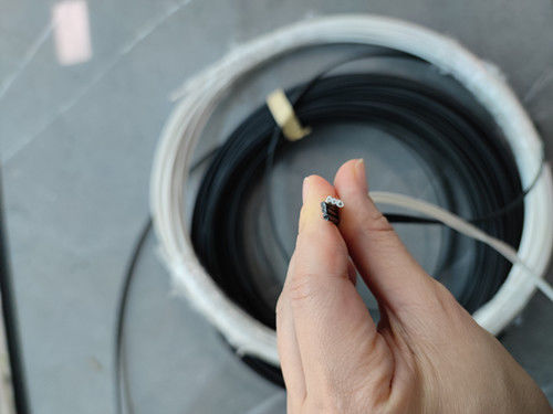 FRPの強さ4の中心G657a Ftth屋外のFtthの空気のドロップ・ケーブルの低いくねり