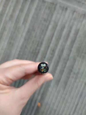 48中心の単一モードの管GYFTYの光ファイバケーブルの黒い色